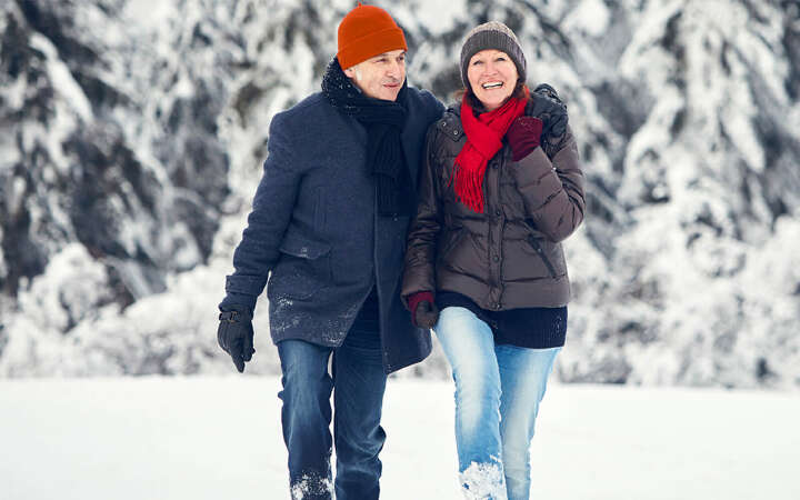 mann frau im schnee 800x500